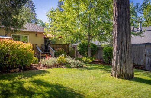 Chic, and Cozy, Centrally Located getaway - Foto 29