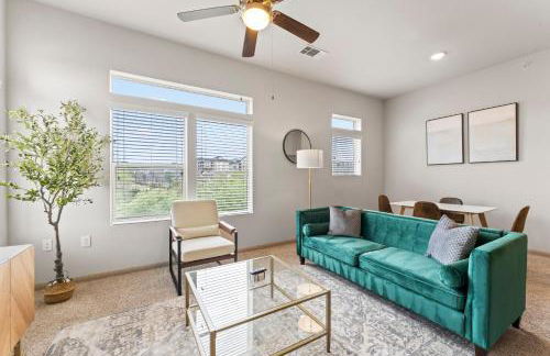 Spacious 2BR King Bed Suites Close to Downtown and Airport - Foto 12