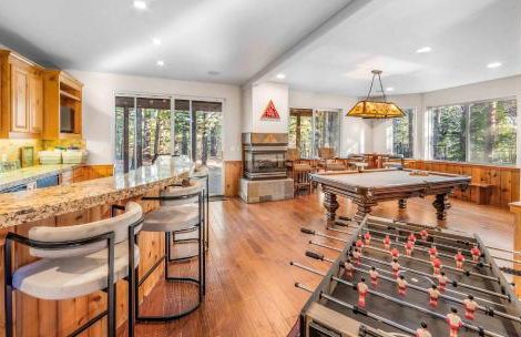 Fully Remodeled Tahoe Retreat with Game Room and Hot Tub - Foto 3