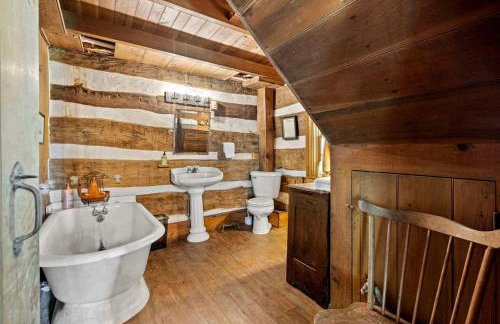 Historic Restored Farmhouse with Cowboy Cauldron Fire Pit Near Ice Mountain, Capon Bridge, West Virginia - Foto 22