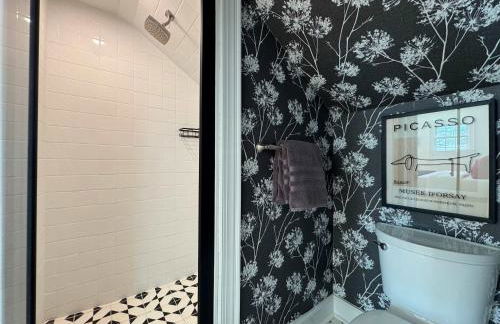 Classy 3-Story Downtown Apt - Great Location - Foto 49