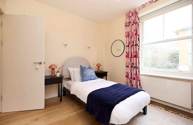 The South Hampstead Hideaway - Stylish 6bdr Home - Photo 26