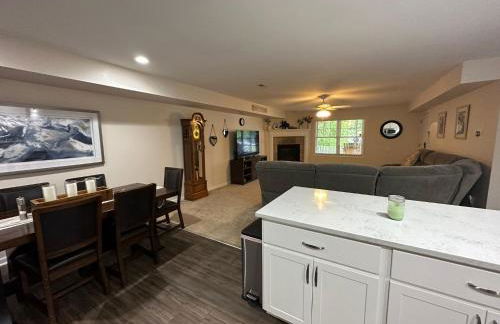 Whole House - HUGE, Modern & New Niagara Shoreline Home Rental - Foto 13