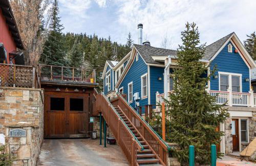 Unbeatable Location, Cozy Studio, Ski-In Ski-Out, Main Street Access, Perfect for Adventure! - Photo 8
