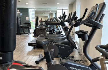 Cozy City Centre Apartment with Free Gym and Free Coffee - Photo 5