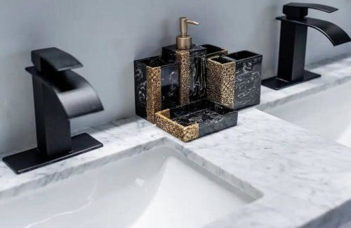 Modern Lakefront Home - Foto 48