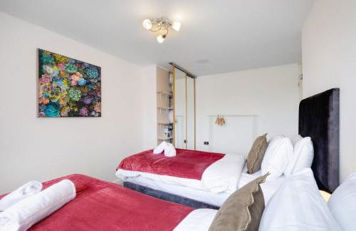 Elegant 5 Bed Home with Garden & Parking - Slough - Foto 15