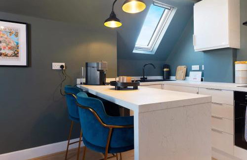 Bright and Airy 2BR Home Near Shops and Dining - Photo 10