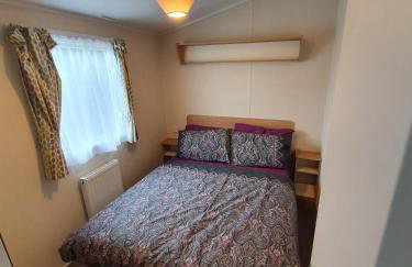 Cozy 3 bedroom Caravan, Sleeps 8, at Parkdean Newquay Holiday Park - Foto 52