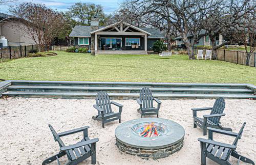 Lakefront Family Home for 12 w Picturesque Views & Patio - Foto 38