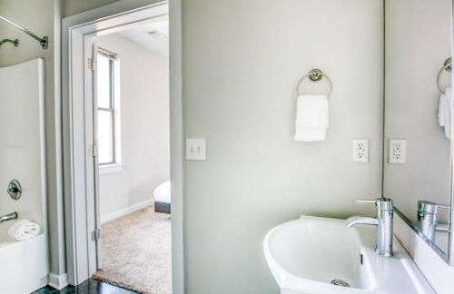 CozySuites Music Row Refined 1BR with free parking - Foto 23