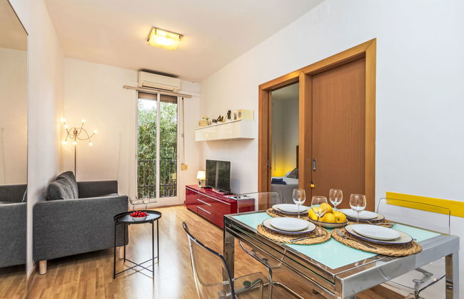 2 bedroom Apartment in Barcelona - Photo 10