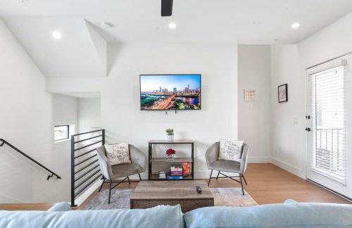 Luxe East Downtown 3BR Condo, Walk to Bars, Restaurants, Shops - Foto 27