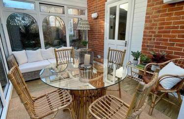 Northbrook Cottage, Farnham, up to 8 adults - Photo 11