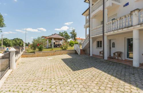 Holiday house with a swimming pool Radmani, Porec - 16440 - Photo 14