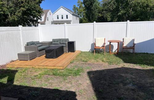 Large Five Bedroom house with outdoor patio with Jacuzzi and television! - Foto 37