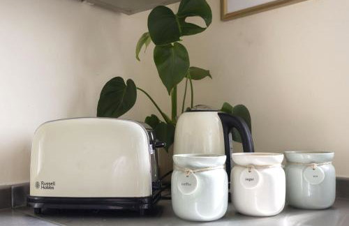 Riverside Cottage & Shepherd’s Hut with Hot Tub - Foto 12