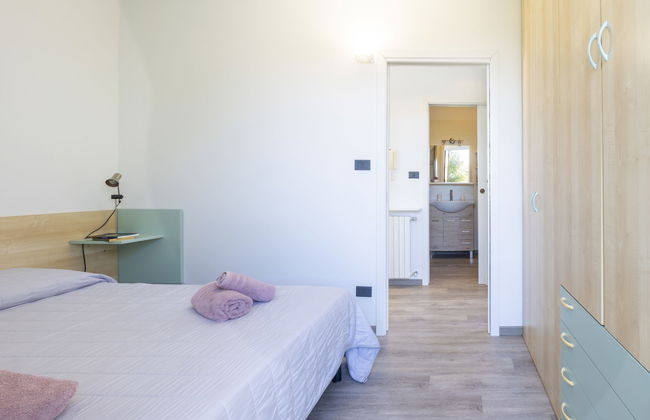 2 bedroom Apartment in Cipressa with swimming pool and garden - Photo 25