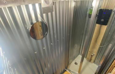 Sleeps 18 Double Decker Bus Hot Tub Sauna Cinema Pets - Foto 5