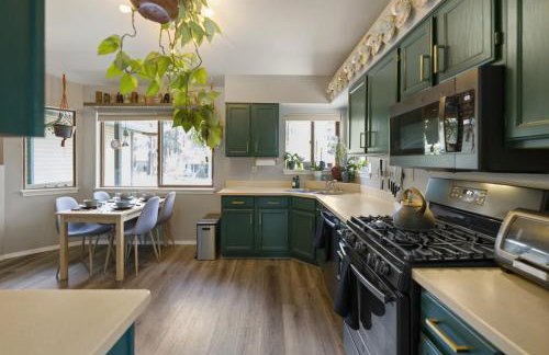 Stylish Home with in Home Gym AC Fully Fenced Yard - Foto 13