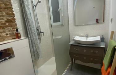 Your Valencia Home - Photo 5