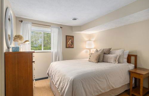 3Br 2Bath Midcentury Ski Chalet with Hot Tub & Kids' Loft - Photo 43