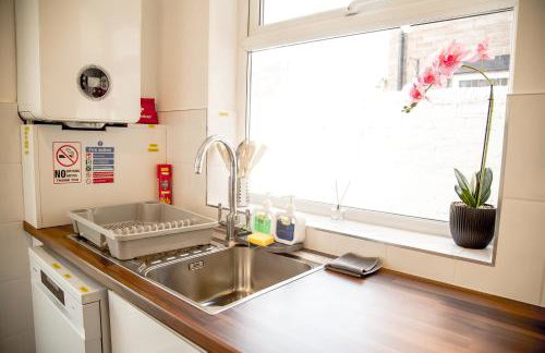 Lucky Home 15 - Near BAE, Docks, Lake District - Ideal for Trade & Family - 2 Bedrooms - One Double Bed in Each Bedroom - Max 4 Guests - Photo 36
