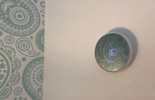 Spacious 2 bed sleeps 5 above traditional music pub - Foto 13