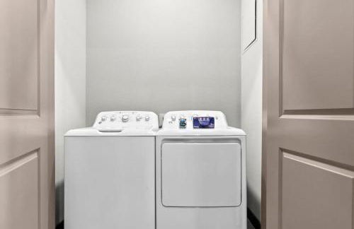 Cozysuites PHX RORO Gym Pool Pets Parking #13 - Photo 24