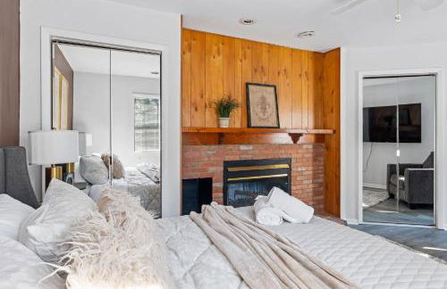 New Renovated 5BD Home with Hot Tub Sauna & Game Rm - Foto 61