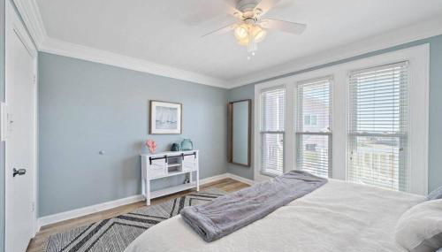 Stunning beach house with ocean views and large deck, just steps from the beach - Foto 4