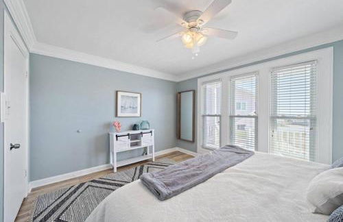 Stunning beach house with ocean views and large deck, just steps from the beach - Foto 4