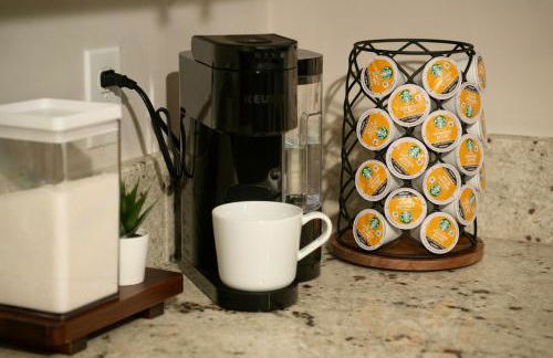 Uptown LUXE Retreat with Parking & Walk to City Center - Foto 17