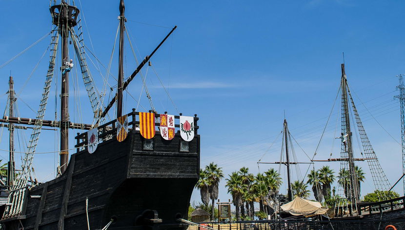 Giro in barca al Molo delle Caravelle