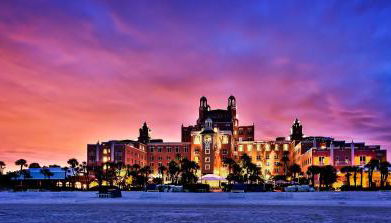 Luxury Home with Hot Tub & Outdoor Oasis blocks from the Beach - Foto 4