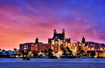 Luxury Home with Hot Tub & Outdoor Oasis blocks from the Beach - Foto 4