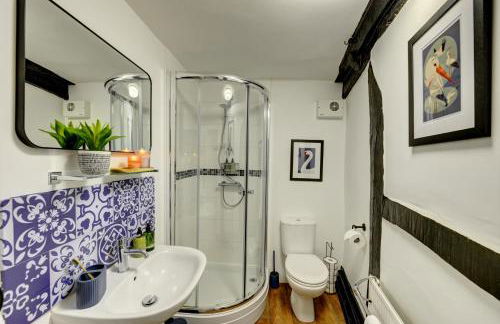 Loft Cottage by Spa Town Property - 2 Bed Tudor Retreat Near to Stratford-upon-Avon, Warwick & Solihull - Foto 5