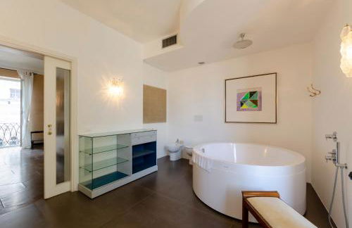 JOIVY Exclusive 3-bedroom flat near Cathedral of Genoa - Foto 56