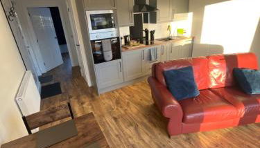 TRAMORE - self contained 1 bedroom unit - king size bed - free private parking - 3 miles from Fort William High Street - Foto 2, stove, pet friendly, minibar