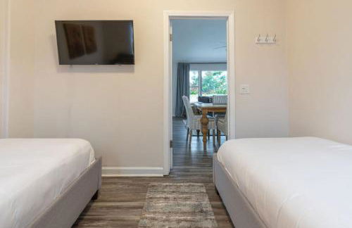 Sunlit La Jolla Village Gem with Peak Ocean Views - Photo 28