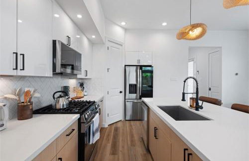 2 Luxury Homes in 1 - Walk to Nightlife & Stadiums - Foto 65