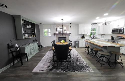 Spacious, Renovated, 5-bedroom Retreat, Near I-85 - Foto 4