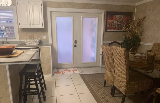 The Secret Garden Home Close to Beach, Shops, Restaurants, Pet Friendly, Close to Lucerne Ave! - Foto 36