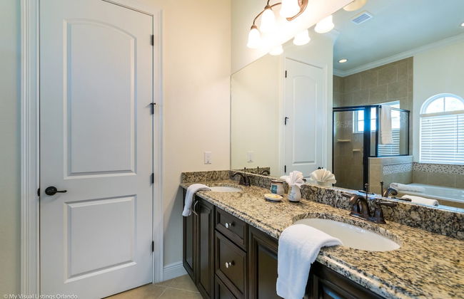 Elegant 5 BD, 5 BH Villa - Foto 34