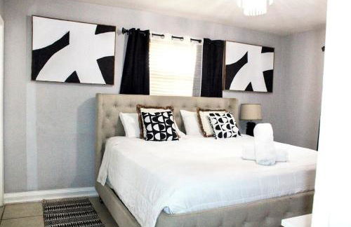 4-bedroom pool house in peaceful Sunrise with AC, WiFi, King bed - Foto 3