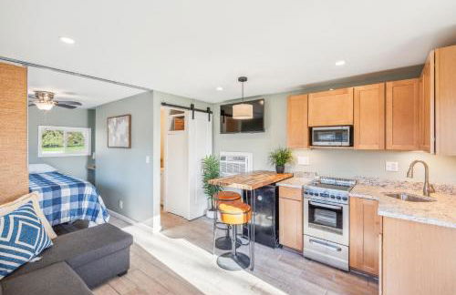 Cozy Lakefront Studio On Long Lake! Home by RedAwning - Foto 26