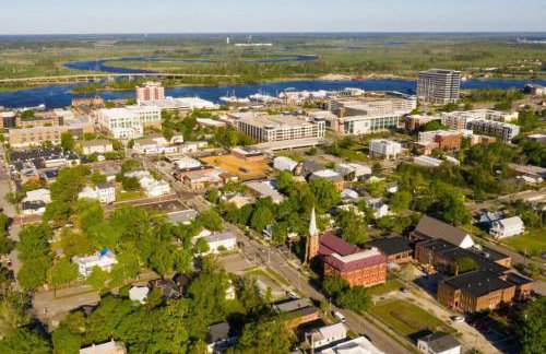 Private Downtown Bungalow Near Riverwalk & Beaches - Photo 2