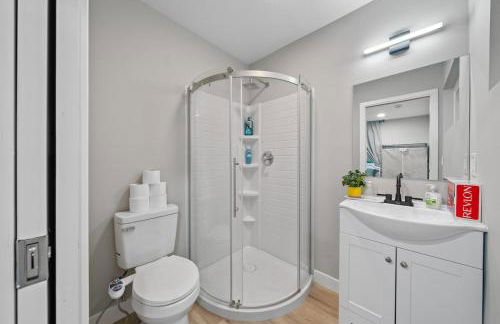 Entire Private Studio with 1 King Bed, Full Kitchen, Gated Yard, Available Now - Foto 4