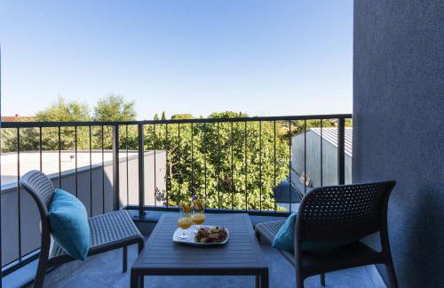 Modern 3-bedroom villa with a private pool - Photo 9