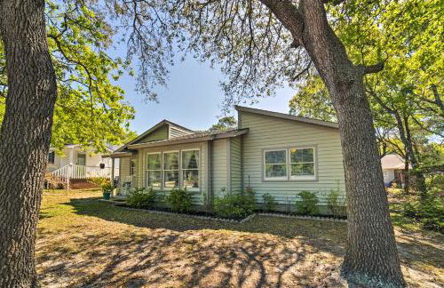 Oak Island Home with Fenced Yard, Walk to Long Beach - Foto 25